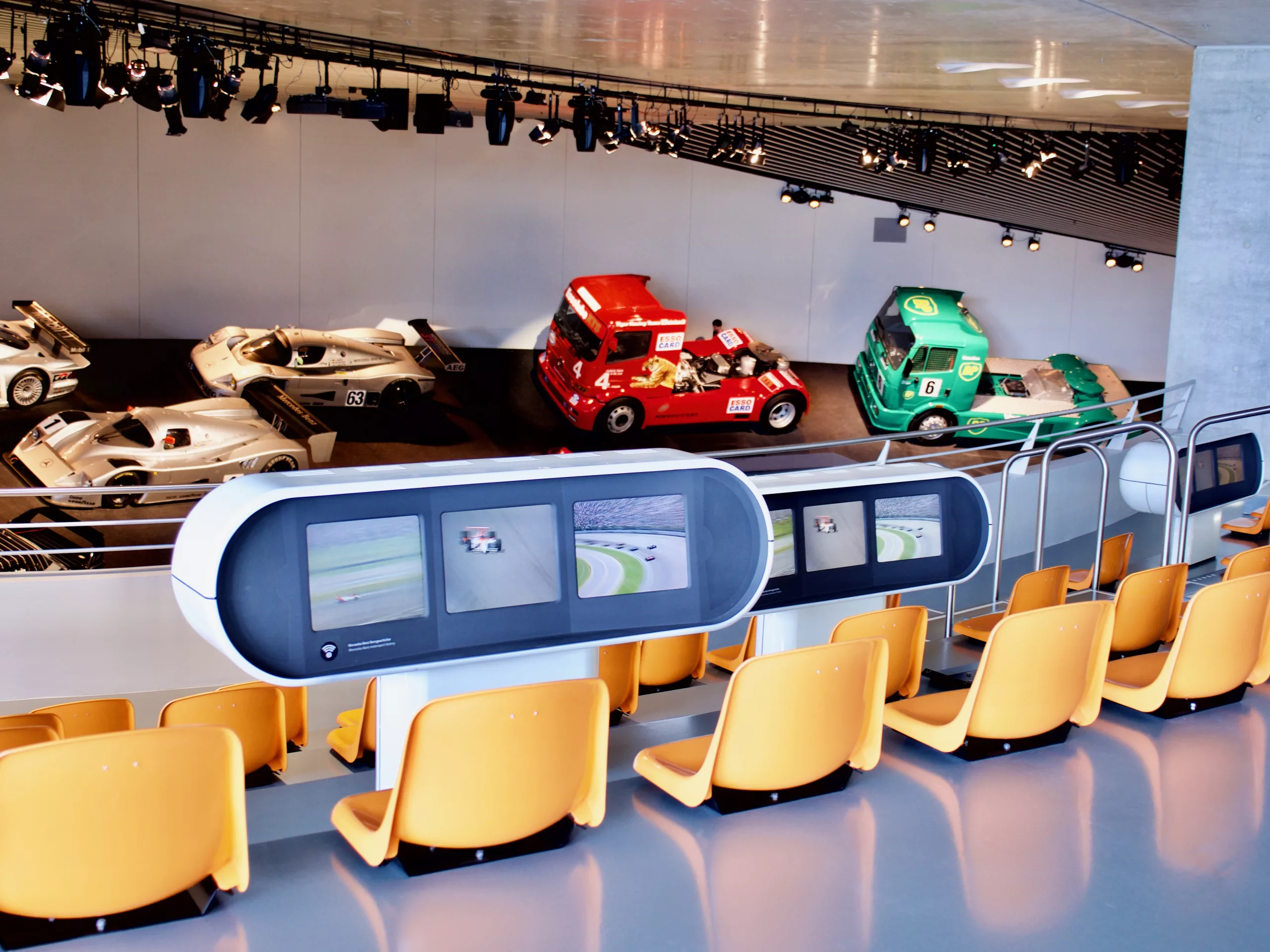 Mercedes-Benz-Museum_Museen_Display_9